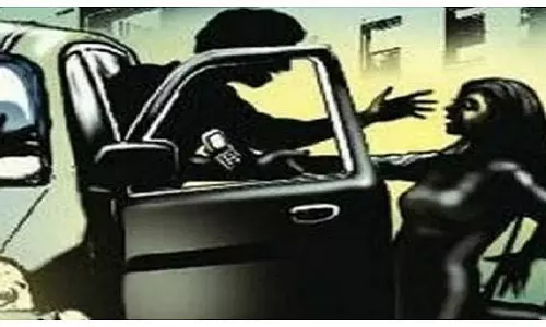 Moradabad: दलित किशोरी को अगवा कर चलती कार में दुष्कर्म