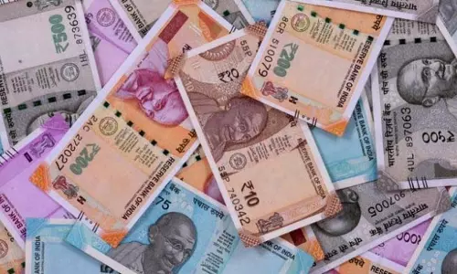 रुपया 15 पैसे टूटकर अमेरिकी डॉलर के मुकाबले 87.58 के रिकॉर्ड निचले स्तर पर पहुंचा