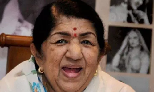 लता मंगेशकर की पेंटिंग का नाम लिम्का बुक ऑफ रिकॉर्ड्स में दर्ज हुआ लता मंगेशकर की पेंटिंग का नाम लिम्का बुक ऑफ रिकॉर्ड्स में दर्ज हुआ