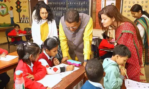 Assam : शिक्षा मंत्री डॉ. रनोज पेगु ने यूनिफॉर्म की गुणवत्ता पर जोर दिया Assam : शिक्षा मंत्री डॉ. रनोज पेगु ने यूनिफॉर्म की गुणवत्ता पर जोर दिया