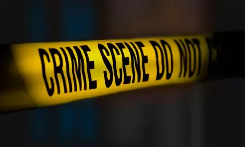 Mumbai: भाजपा सांसद की कैंटीन में काम करने वाली महिला पर स्याही की थैली से हमला Mumbai: भाजपा सांसद की कैंटीन में काम करने वाली महिला पर स्याही की थैली से हमला