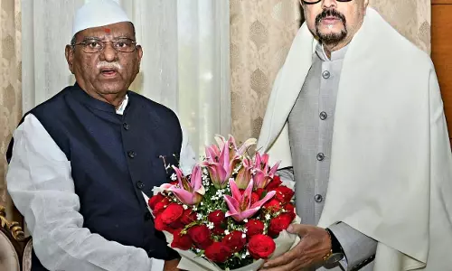राज्यपाल हरिभाऊ किसनराव बागडे से रमेन डेका ने की सौजन्य भेंट राज्यपाल हरिभाऊ किसनराव बागडे से रमेन डेका ने की सौजन्य भेंट