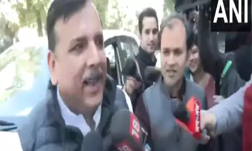 दिल्ली चुनाव नतीजों से पहले बैठक के लिए Kejriwal के आवास पर पहुंचे