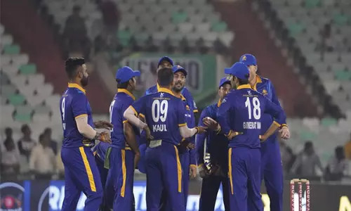 Legend 90 League: गुरकीरत ने छत्तीसगढ़ वॉरियर्स को दिल्ली रॉयल्स पर रोमांचक जीत दिलाई Legend 90 League: गुरकीरत ने छत्तीसगढ़ वॉरियर्स को दिल्ली रॉयल्स पर रोमांचक जीत दिलाई
