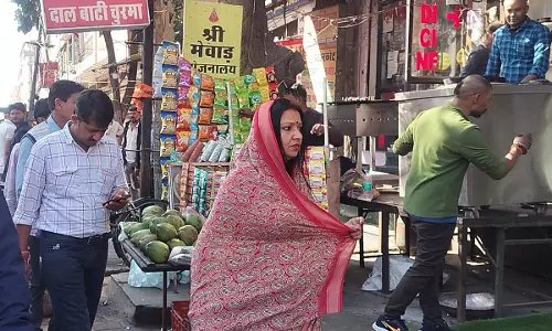 Jaipur: मेयर कुसुम यादव ने शहर में गंदगी देख अधिकारियों की लगाई क्लास Jaipur: मेयर कुसुम यादव ने शहर में गंदगी देख अधिकारियों की लगाई क्लास