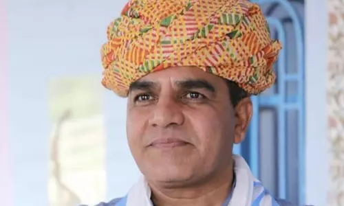 Dausa: विधानसभा में राजेंद्र मीणा ने पीएम आवास योजना में गड़बड़ी का मुद्दा उठाया Dausa: विधानसभा में राजेंद्र मीणा ने पीएम आवास योजना में गड़बड़ी का मुद्दा उठाया