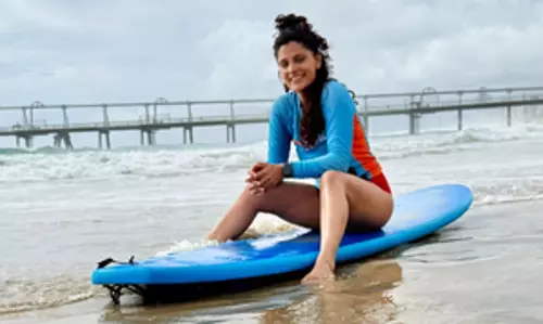 Saiyami Kher ने ऑस्ट्रेलिया में सर्फिंग का स्टार्टर लेवल पूरा किया Saiyami Kher ने ऑस्ट्रेलिया में सर्फिंग का स्टार्टर लेवल पूरा किया