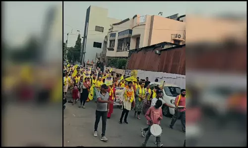 शहीद हेमू कल्याणी वार्ड से बंटी होरा को मिल रहा जनसमर्थन शहीद हेमू कल्याणी वार्ड से बंटी होरा को मिल रहा जनसमर्थन