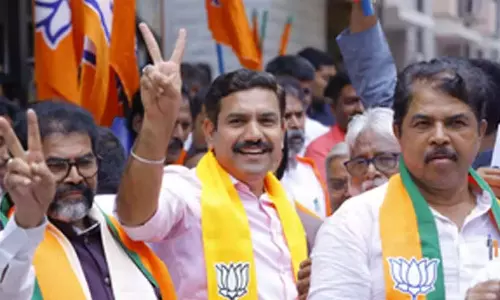 Karnataka: भाजपा आलाकमान पार्टी अध्यक्ष विजयेंद्र के साथ खड़ा Karnataka: भाजपा आलाकमान पार्टी अध्यक्ष विजयेंद्र के साथ खड़ा