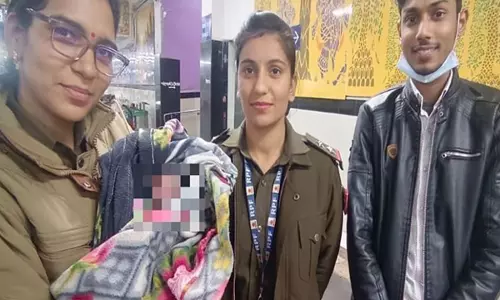 महिला ने ट्रेन में बच्ची को दिया जन्म, RPF ने मदद के लिए हाथ बढ़ाया