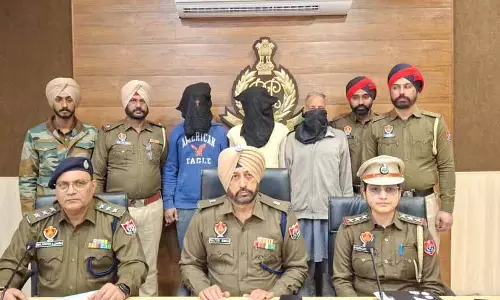 NRI की हत्या के आरोप में पिता, पुत्र समेत तीन गिरफ्तार