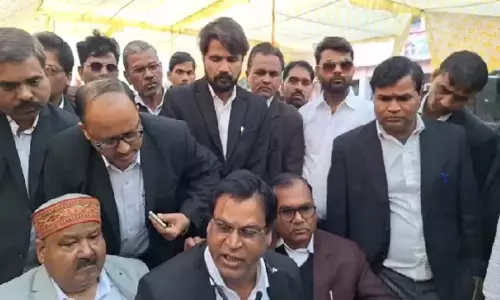 Kannauj: कोर्ट की अवमानना पर एसडीएम तिर्वा की सरकारी गाड़ी को कुर्क करने का आदेश Kannauj: कोर्ट की अवमानना पर एसडीएम तिर्वा की सरकारी गाड़ी को कुर्क करने का आदेश