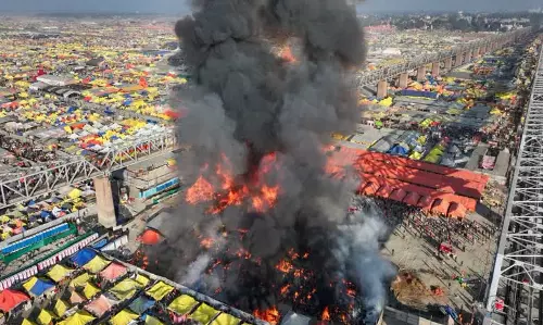Prayagraj: महाकुंभ में फिर लगी आग, फायर ब्रिगेड की टीम ने पाया काबू