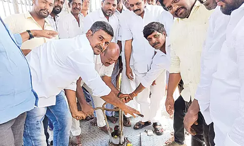Andhra: स्वास्थ्य मंत्री के समर्थकों ने सिंचाई अधिकारियों को अल्टीमेटम जारी किया