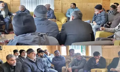 Jammu: जन प्रतिनिधिमण्डल ने अल्ताफ बुखारी से मुलाकात की Jammu: जन प्रतिनिधिमण्डल ने अल्ताफ बुखारी से मुलाकात की