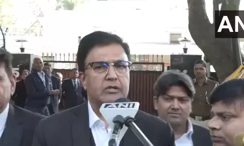 अरविंद केजरीवाल के घर के बाहर हंगामा, वकील ने दिया ये बयान