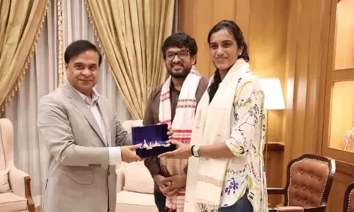Assam के मुख्यमंत्री ने पीवी सिंधु से मुलाकात की, उनकी उपलब्धियों की सराहना की