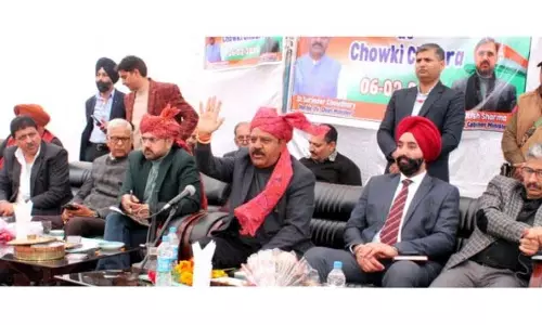 Jammu: उपमुख्यमंत्री-परिवहन मंत्री ने चौकी चौरा में जन संपर्क कार्यक्रम आयोजित किया Jammu: उपमुख्यमंत्री-परिवहन मंत्री ने चौकी चौरा में जन संपर्क कार्यक्रम आयोजित किया