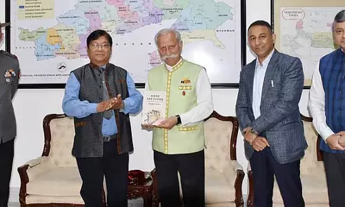 Arunachal : राज्यपाल केटी परनाइक ने पक्षियों के महत्व पर प्रकाश डालने वाली कविता पुस्तक का विमोचन