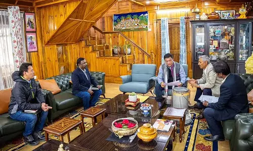 Arunachal के मुख्यमंत्री पेमा खांडू ने तवांग में बिजली के बुनियादी ढांचे को मजबूत करने पर जोर Arunachal के मुख्यमंत्री पेमा खांडू ने तवांग में बिजली के बुनियादी ढांचे को मजबूत करने पर जोर