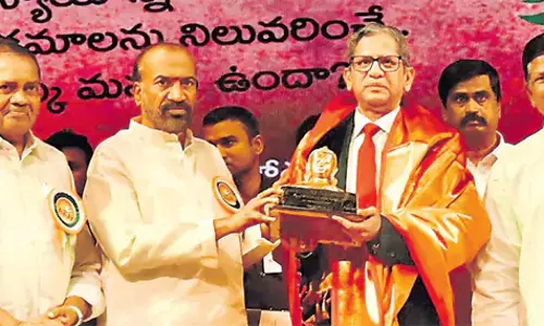 भ्रष्टाचार में डूबे हुए महल बना रहे हैं : Justice NV Ramana