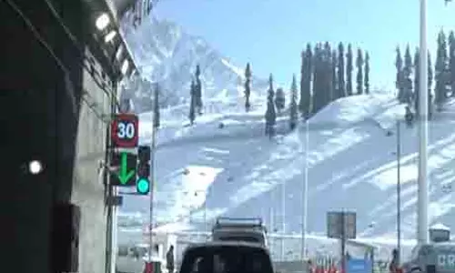 Z-मोड़ सुरंग ने सोनमर्ग को साल भर के पर्यटन स्थल में बदल दिया, स्थानीय आजीविका को दिया बढ़ावा