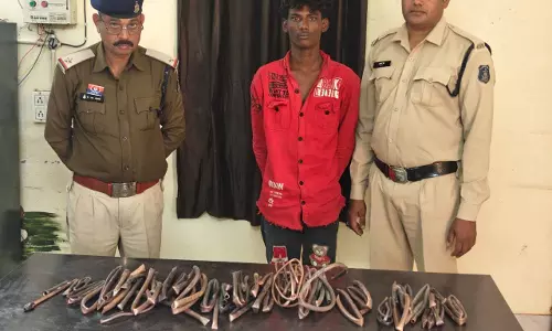 AC के पार्ट्स चुराए, नाबालिग समेत 2 गिरफ्तार