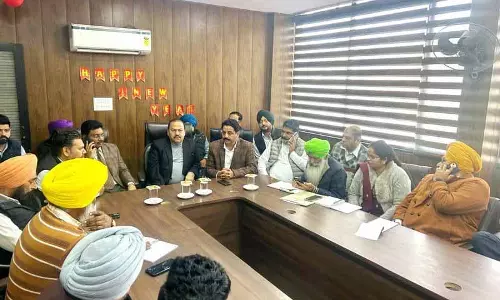 MC अधिकारियों से कहा गया कि कार्यों में तेजी लाएं और जनता की शिकायतों का निवारण करें