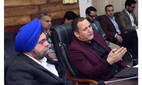 Javed Dar ने विशिष्ट फसलों की खेती-किसान सशक्तिकरण पर जोर दिया Javed Dar ने विशिष्ट फसलों की खेती-किसान सशक्तिकरण पर जोर दिया
