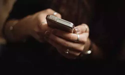 Jalandhar: एक व्यक्ति ने झपटमारों के हाथों अपना मोबाइल फोन और नकदी खो दी Jalandhar: एक व्यक्ति ने झपटमारों के हाथों अपना मोबाइल फोन और नकदी खो दी