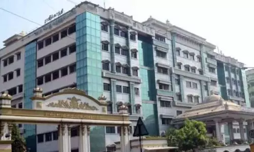 Rajiv Gandhi Hospital में 8 घंटे की सर्जरी से मरीज की कलाई में रक्त संचार बहाल हुआ Rajiv Gandhi Hospital में 8 घंटे की सर्जरी से मरीज की कलाई में रक्त संचार बहाल हुआ