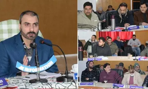 DC पुलवामा ने शिकायत निवारण समीक्षा बैठक की अध्यक्षता की
