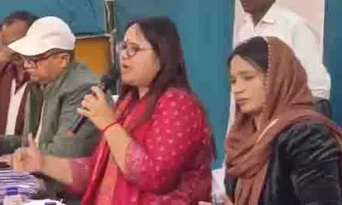 Gonda: आयोजित नागरिक संगम कार्यक्रम में नागरिकों से जिलाधिकारी ने किया संवाद