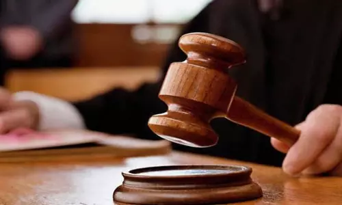 High Court ने सीवर ओवरफ्लो को नियंत्रित करने के लिए गांव के तालाब को गहरा करने पर सवाल उठाए