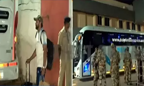 IND vs ENG बाराबती वनडे: खिलाड़ी भुवनेश्वर पहुंचे, कल करेंगे नेट प्रैक्टिस IND vs ENG बाराबती वनडे: खिलाड़ी भुवनेश्वर पहुंचे, कल करेंगे नेट प्रैक्टिस