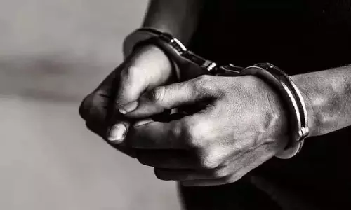 Chennai: केयरटेकर ने बुजुर्ग दंपत्ति के एटीएम कार्ड से 10 लाख रुपये ठगे Chennai: केयरटेकर ने बुजुर्ग दंपत्ति के एटीएम कार्ड से 10 लाख रुपये ठगे