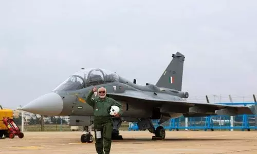 सेना और वायुसेना प्रमुख रविवार को LCA तेजस लड़ाकू विमान में एक साथ भरेंगे उड़ान सेना और वायुसेना प्रमुख रविवार को LCA तेजस लड़ाकू विमान में एक साथ भरेंगे उड़ान