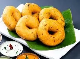 Medu Vada: नाश्ते में बनाएं दक्षिण भारत का मशहूर कुरकुरा और स्वादिष्ट मेदु वड़ा