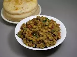 Recipe: घर पर बनाएं स्ट्रीट स्टाइल छोले कुलचा मटर