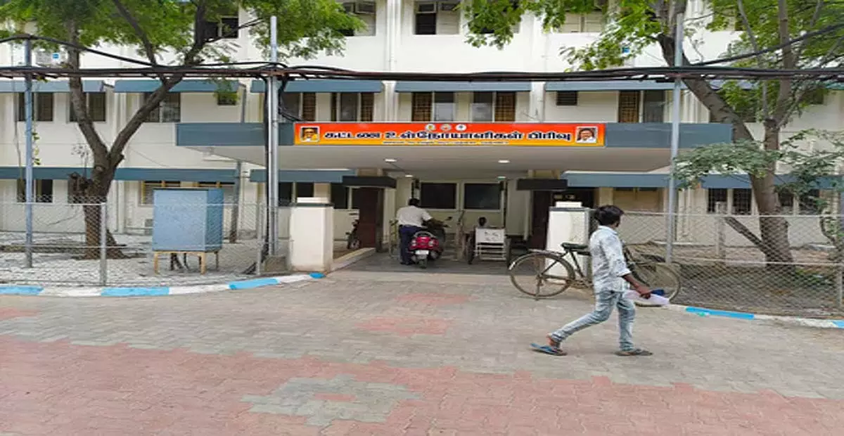 Tamil Nadu: महिला द्वारा मृत शिशु को जन्म देने के बाद परिजनों ने चिकित्सकीय लापरवाही का आरोप लगाया Tamil Nadu: महिला द्वारा मृत शिशु को जन्म देने के बाद परिजनों ने चिकित्सकीय लापरवाही का आरोप लगाया