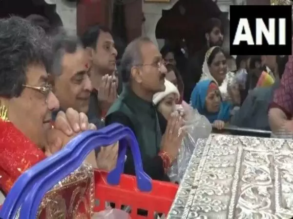 BJP के अनिल शर्मा ने कालकाजी मंदिर में पूजा-अर्चना की