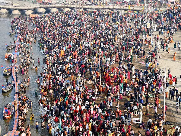 MahaKumbh 2025: त्रिवेणी संगम में करीब 40 करोड़ श्रद्धालुओं ने लगाई डुबकी, भक्ति का जोश चरम पर