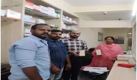 DCA अधिकारियों ने भ्रामक दावे करने के लिए अल्का-शॉट ओरल सॉल्यूशन जब्त किया DCA अधिकारियों ने भ्रामक दावे करने के लिए अल्का-शॉट ओरल सॉल्यूशन जब्त किया