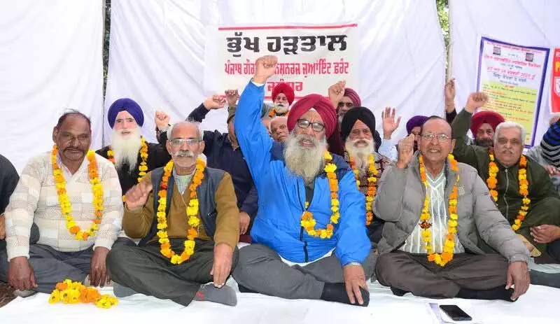 Jalandhar: पेंशनर्स भूख हड़ताल पर, 8, 13 और 18 फरवरी को विधायकों को ज्ञापन देंगे