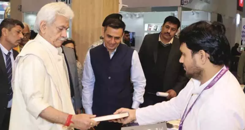 एलजी ने नेशनल बुक ट्रस्ट से श्रीनगर और Jammu में पुस्तक महोत्सव आयोजित करने को कहा एलजी ने नेशनल बुक ट्रस्ट से श्रीनगर और Jammu में पुस्तक महोत्सव आयोजित करने को कहा