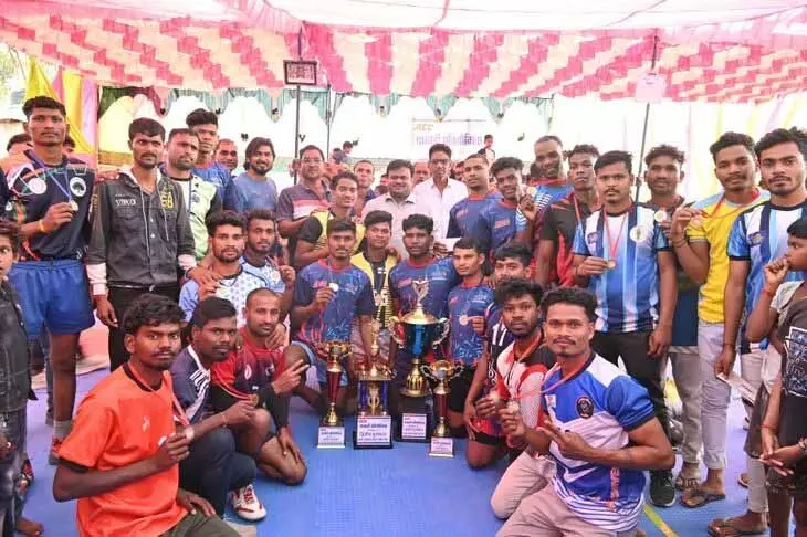 Kabaddi स्पर्धा में आलमगिरिया, अमीरपुर ने जीते पुरस्कार