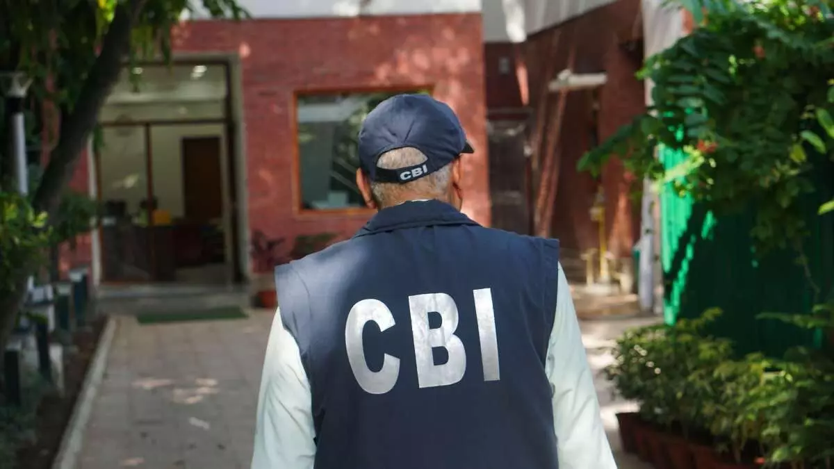 BIG BREAKING: पोस्ट मास्टर के घर CBI की रेड़, मचा हड़कंप