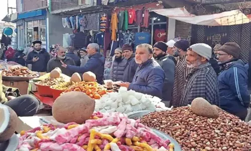 खाद्य सुरक्षा विभाग ने सड़क किनारे स्थित भोजनालयों का निरीक्षण किया खाद्य सुरक्षा विभाग ने सड़क किनारे स्थित भोजनालयों का निरीक्षण किया