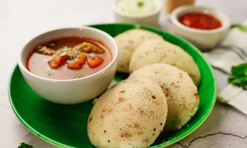 Quick Breakfast Recipe: झटपट बनने वाली रवा इडली