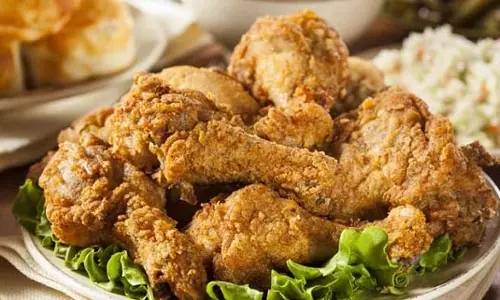 Fried Chicken: घर पर बनाएं केएफसी स्टाइल फ्राइड चिकन Fried Chicken: घर पर बनाएं केएफसी स्टाइल फ्राइड चिकन